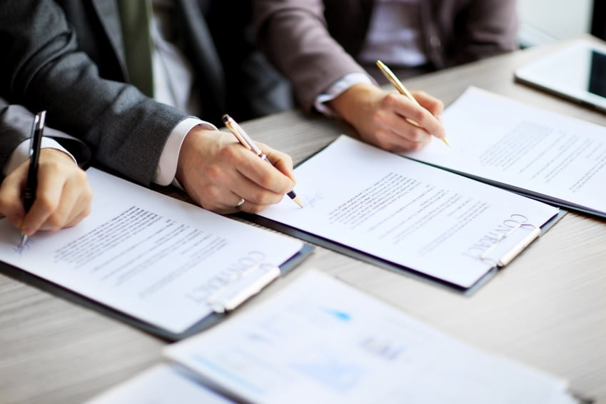 signing-insurance-policy